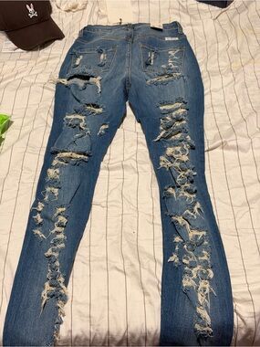 Women's Distressed Skinny Jeans in Medium Blue
